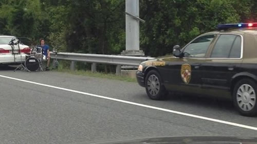 Guy Sets Up Drum Kit On Interstate After Running Out Of Fuel