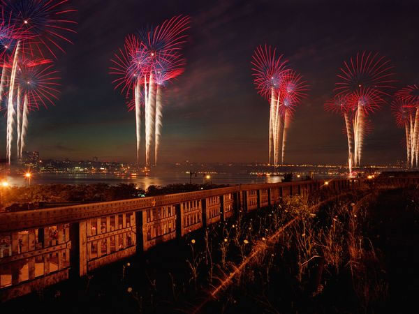 amazing-professional-fireworks-display-with-the-wow-factor-3