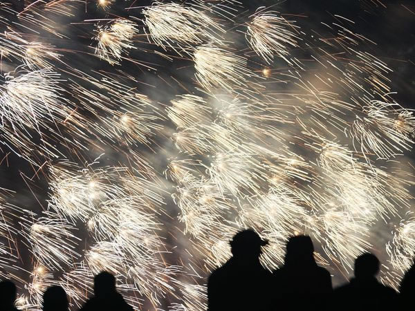 amazing-professional-fireworks-display-with-the-wow-factor-6