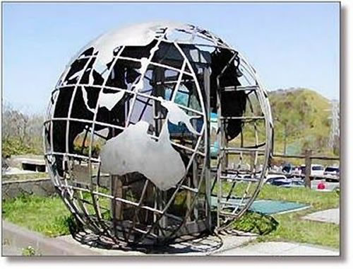 Creative Public Phone Booths From Around The World 11