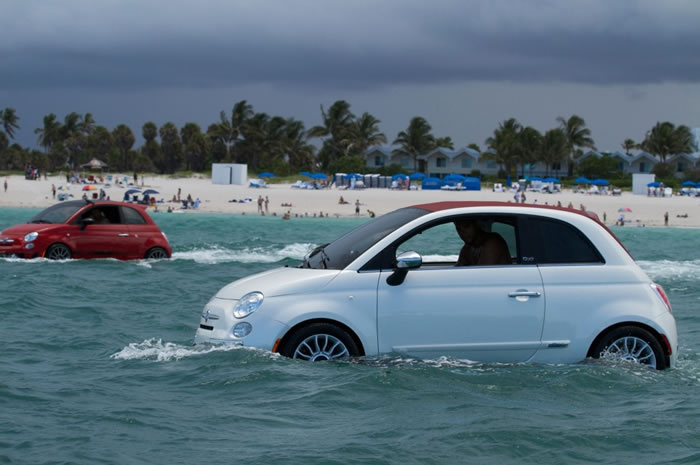 Fiat-500-Boats-in-water-1-1024x680