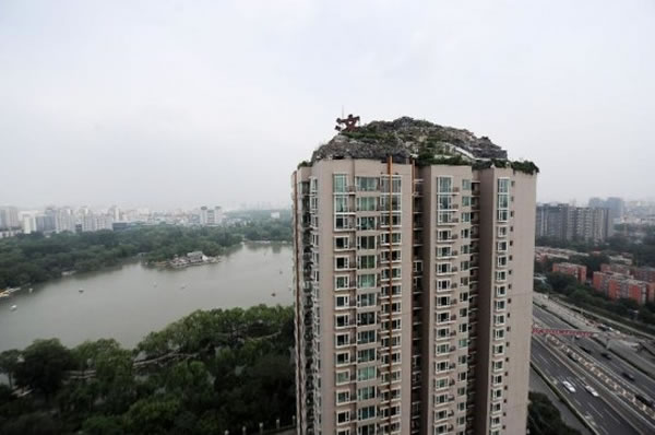 Eccentric China Man Builds Mountain Villa Penthouse In Beijing 1
