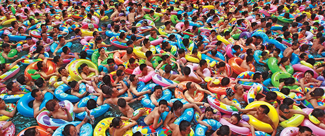 http://dailynewsdig.com/wp-content/uploads/2013/08/most-crowded-swimming-pool-in-the-world-2.jpg