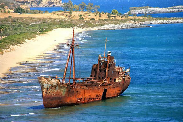 Pictures Of Shipwrecks Around The World 3