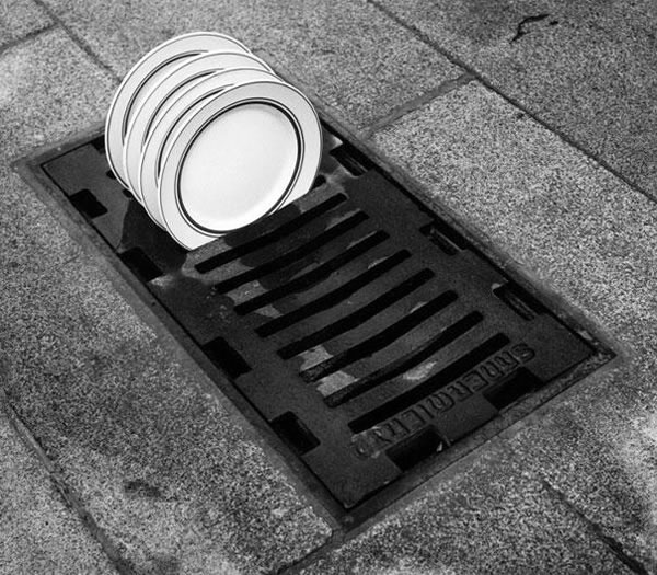 drying dishes illusion