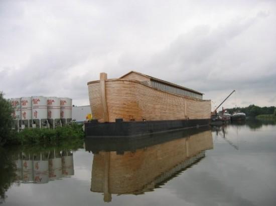 Artist And Carpenter Handyman Builds Life Size Noah’s Ark Replica (4)