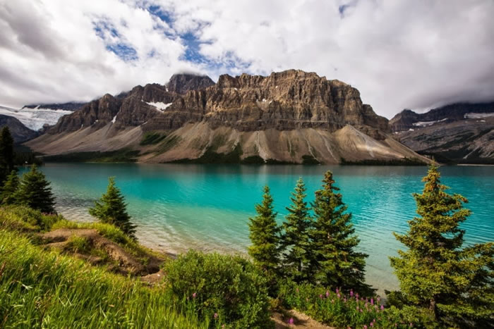 15 Of The Best Stock Photo Images Of The Stunning Bow Lake In Alberta 4