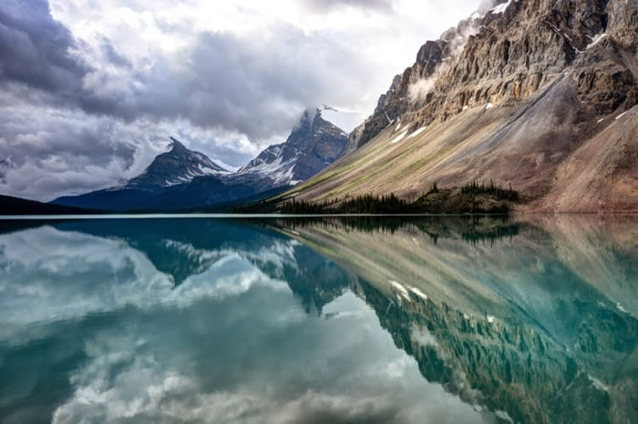 15 Of The Best Stock Photo Images Of The Stunning Bow Lake In Alberta 5