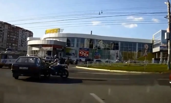 Crazy Car Crashes - These Drivers Need Accident Injury Attorneys For Sure