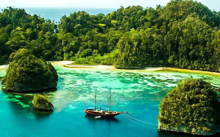 2 Places To Travel Before You Die - Lake Toba, Indonesia