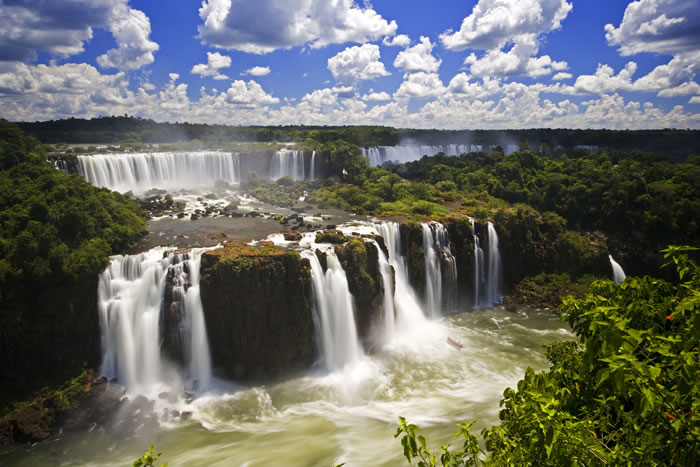 Top-10-Stunning-Waterfalls-From-Around-The-World-10