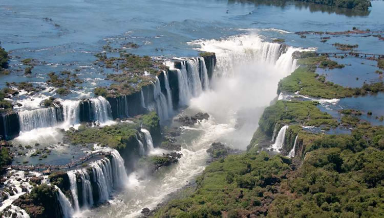 Top-10-Stunning-Waterfalls-From-Around-The-World