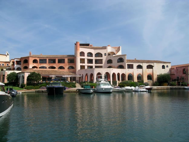 10 Luxury Hotels Used In James Bond Movies (4)