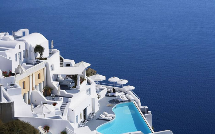 Katikies hotel Infinity Pool Designs To Dive Into Right Now