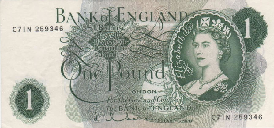 32 Banknotes Showing Queen Elizabeth II From Childhood To Now