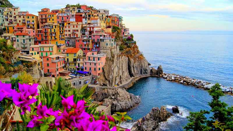16 Most Craziest Cities Where People Live On The Edge 6