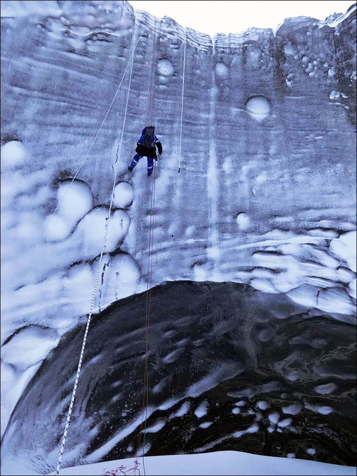 Arctic Expedition Discover Mysterious Hole Cut Into The Ice (3)